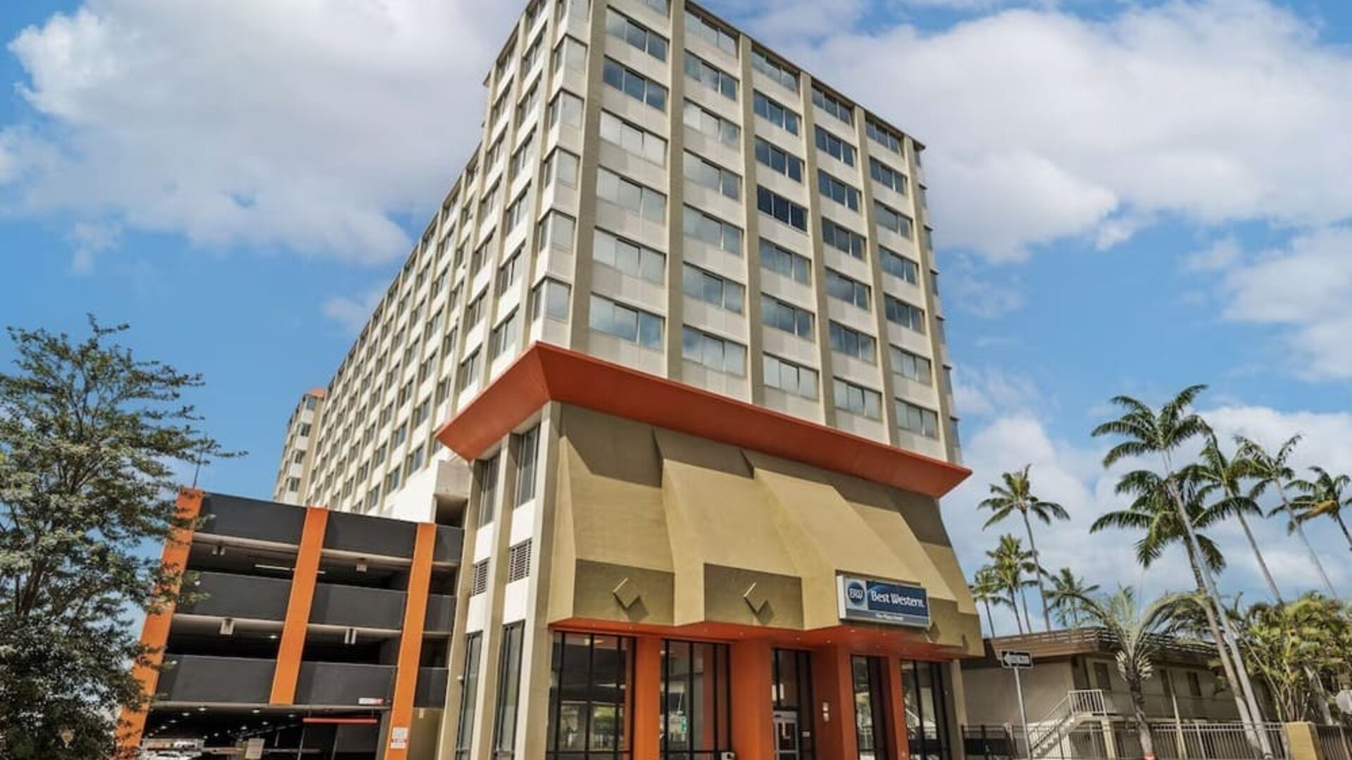 Exterior at Best Western The Plaza Hotel Honolulu Airport.