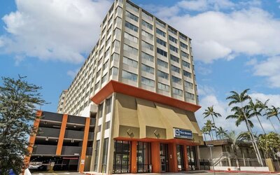 Exterior at Best Western The Plaza Hotel Honolulu Airport.