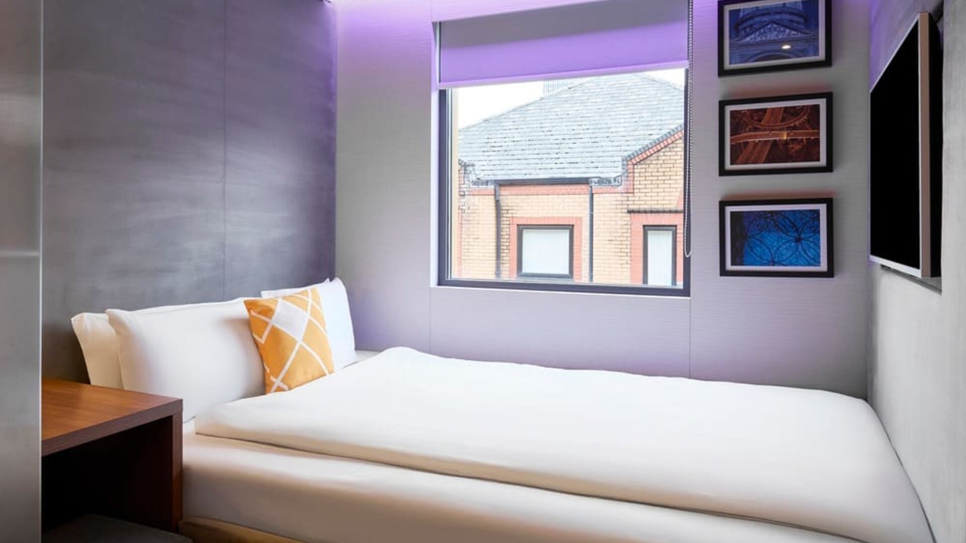 Day room at Four Points Flex By Sheraton Birmingham Jewellery Quarter.