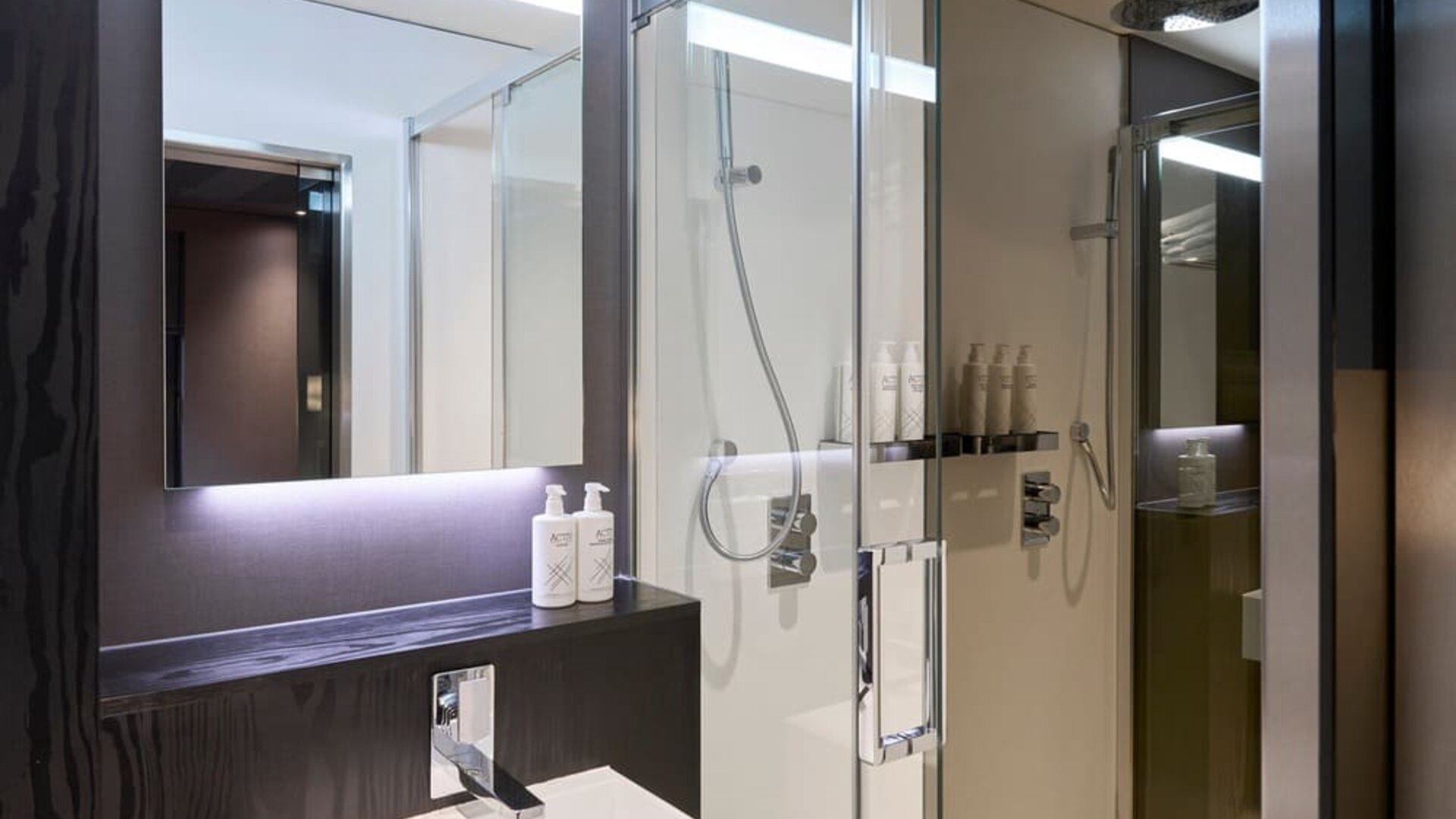Bathroom at Four Points Flex By Sheraton Birmingham Jewellery Quarter.