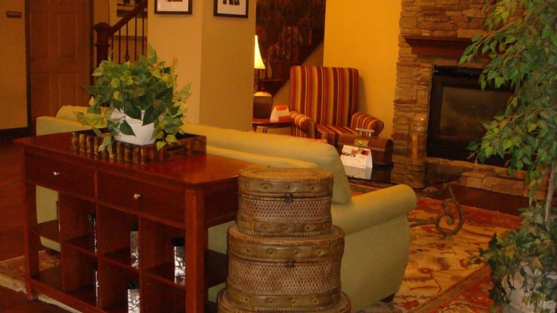 Lobby at Country Inn & Suites By Radisson, Norcross, GA.