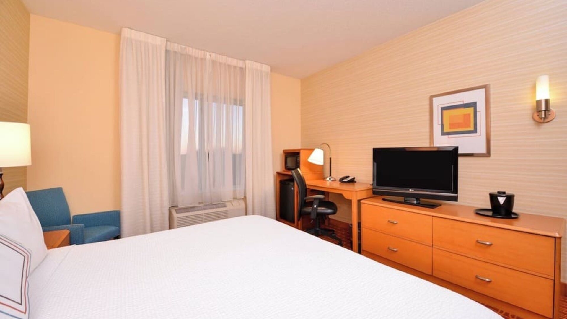 Day room at Fairfield By Marriott Inn & Suites White Marsh.