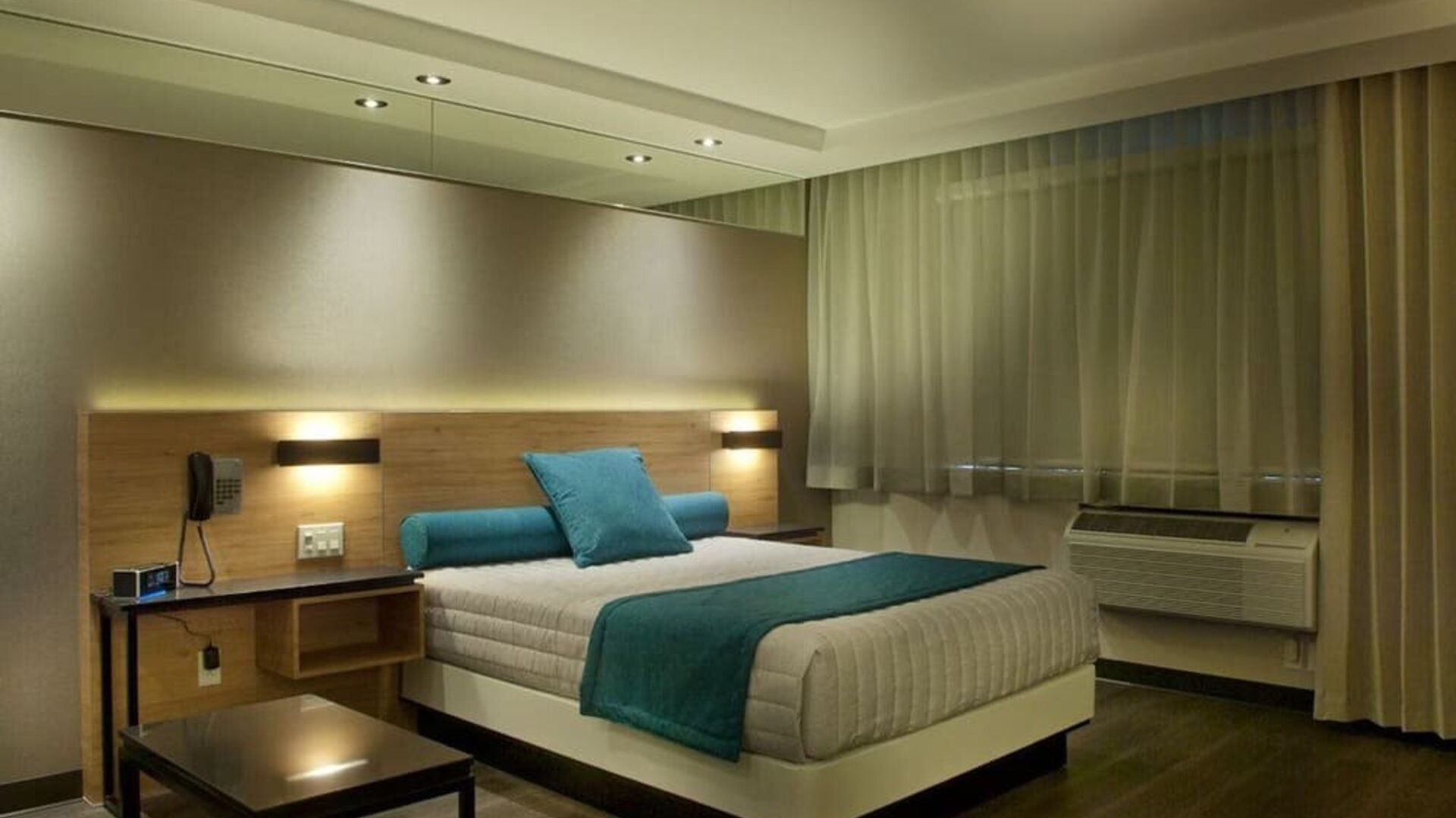 Day room at Ramada Laval By Wyndham.