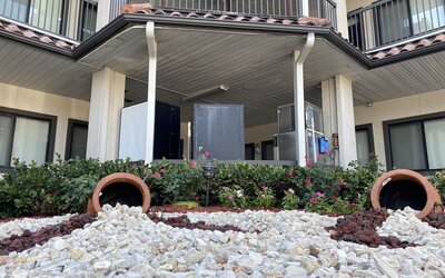 Exterior at Island Suites Hobby Airport.