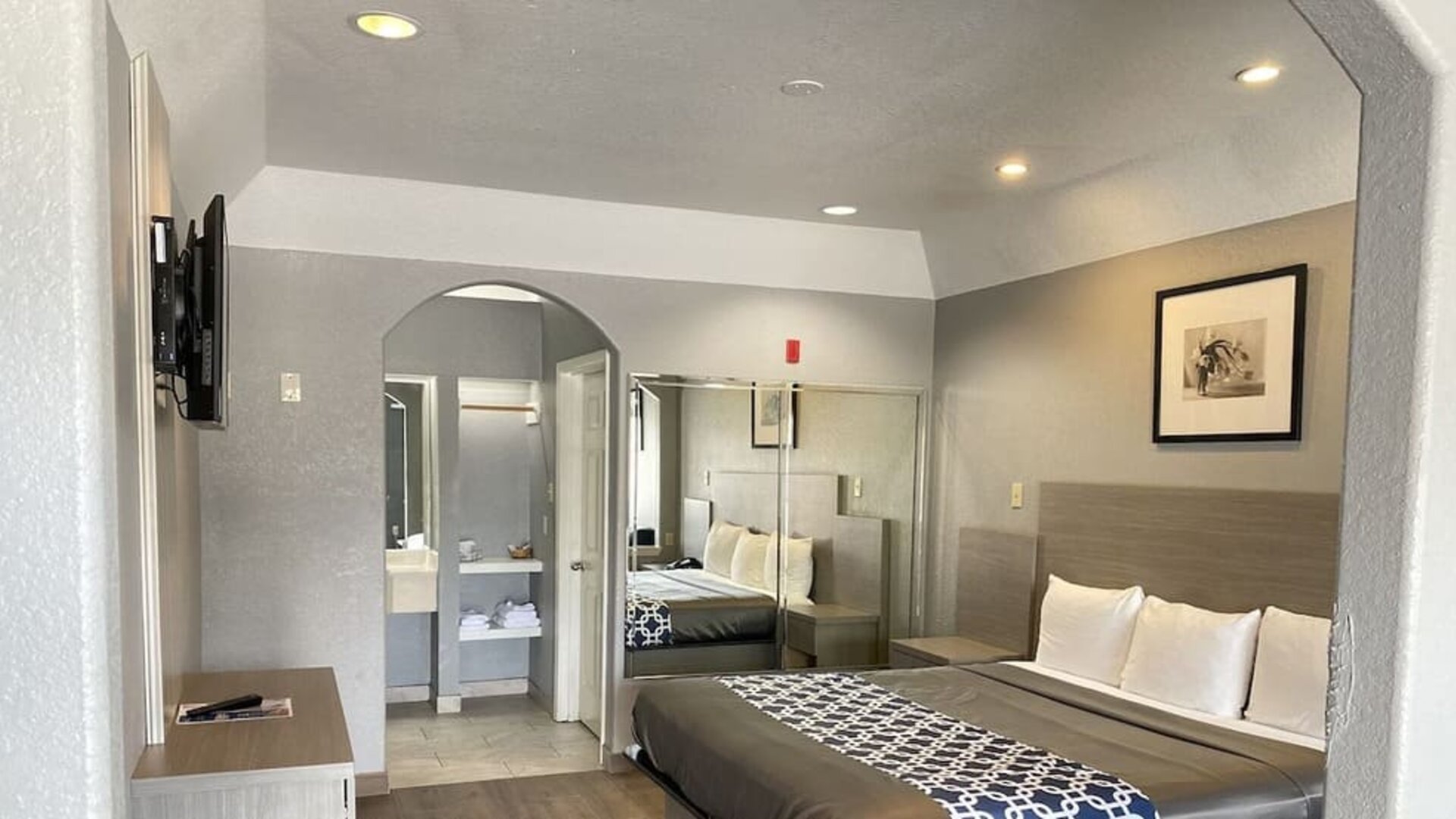 Day room at Island Suites Hobby Airport.