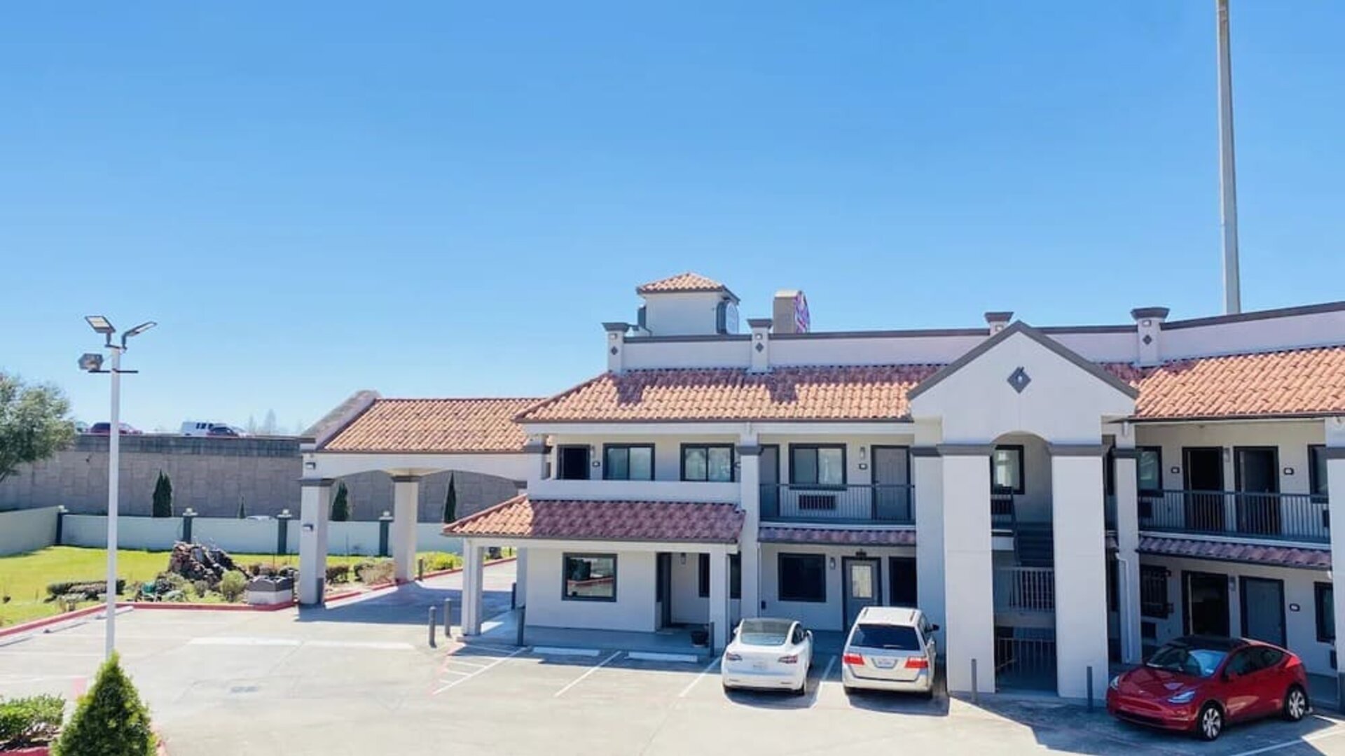 Exterior at Island Suites Hobby Airport.