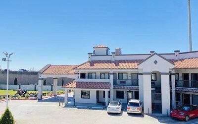 Exterior at Island Suites Hobby Airport.