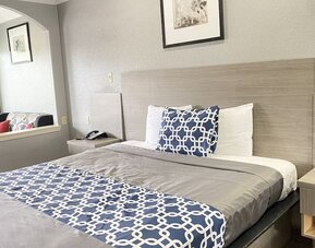 Day room at Island Suites Hobby Airport.