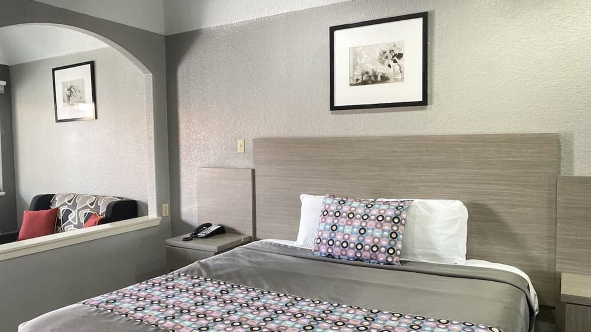 Day room at Island Suites Hobby Airport.