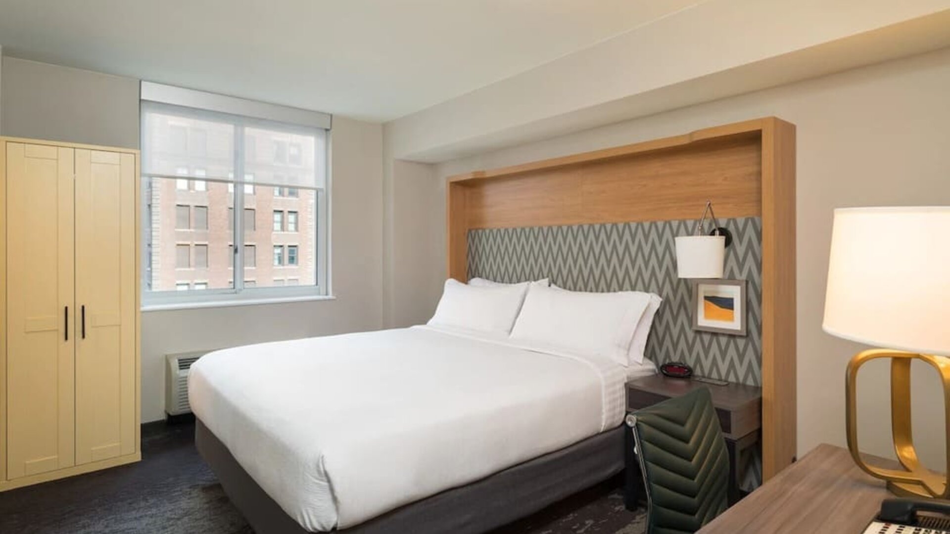 Day room at Holiday Inn Wall Street.