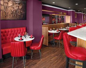 Dining area at Holiday Inn Wall Street.