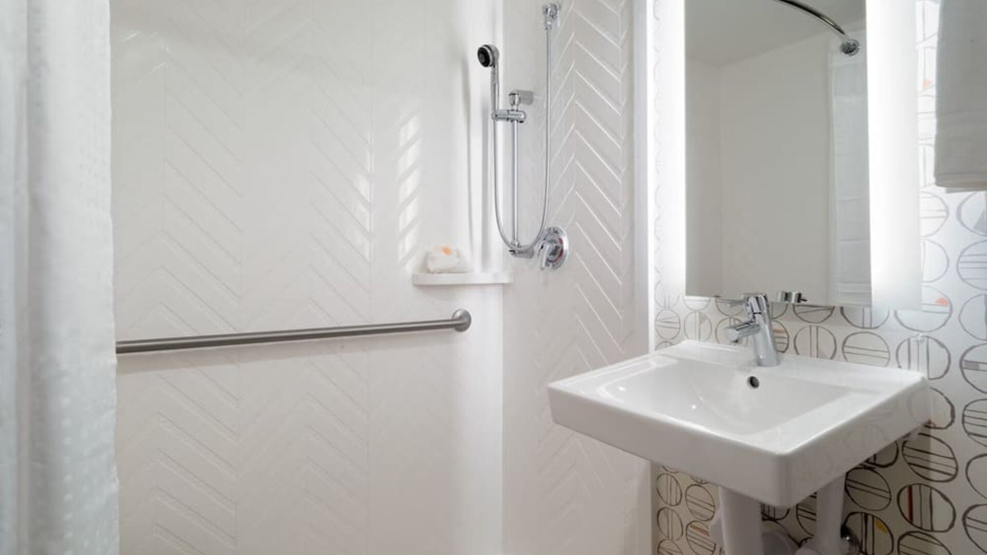 Bathroom at Holiday Inn Wall Street.