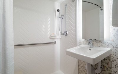 Bathroom at Holiday Inn Wall Street.