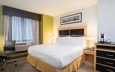 Day room at Holiday Inn Express Wall Street.