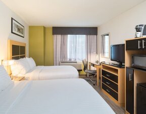 Day room at Holiday Inn Express Wall Street.