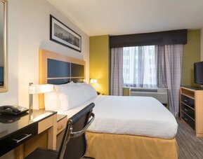 Day room at Holiday Inn Express Wall Street.