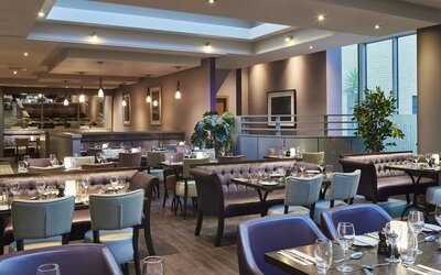 Cozy restaurant at Leonardo Hotel Dublin Parnell Street.