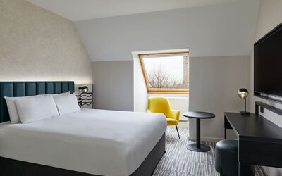 Day use room with TV at Leonardo Hotel Dublin Christchurch.