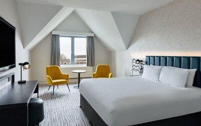 Day room with natural light at Leonardo Hotel Dublin Christchurch.