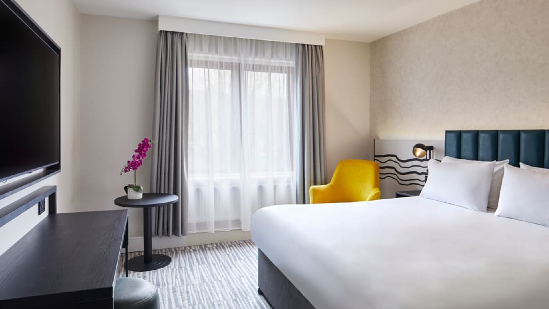 Romantic king room at Leonardo Hotel Dublin Christchurch.