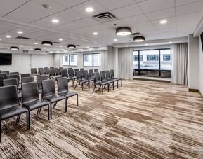 Professional meeting room at DoubleTree by Hilton Hotel & Suites Jersey City.