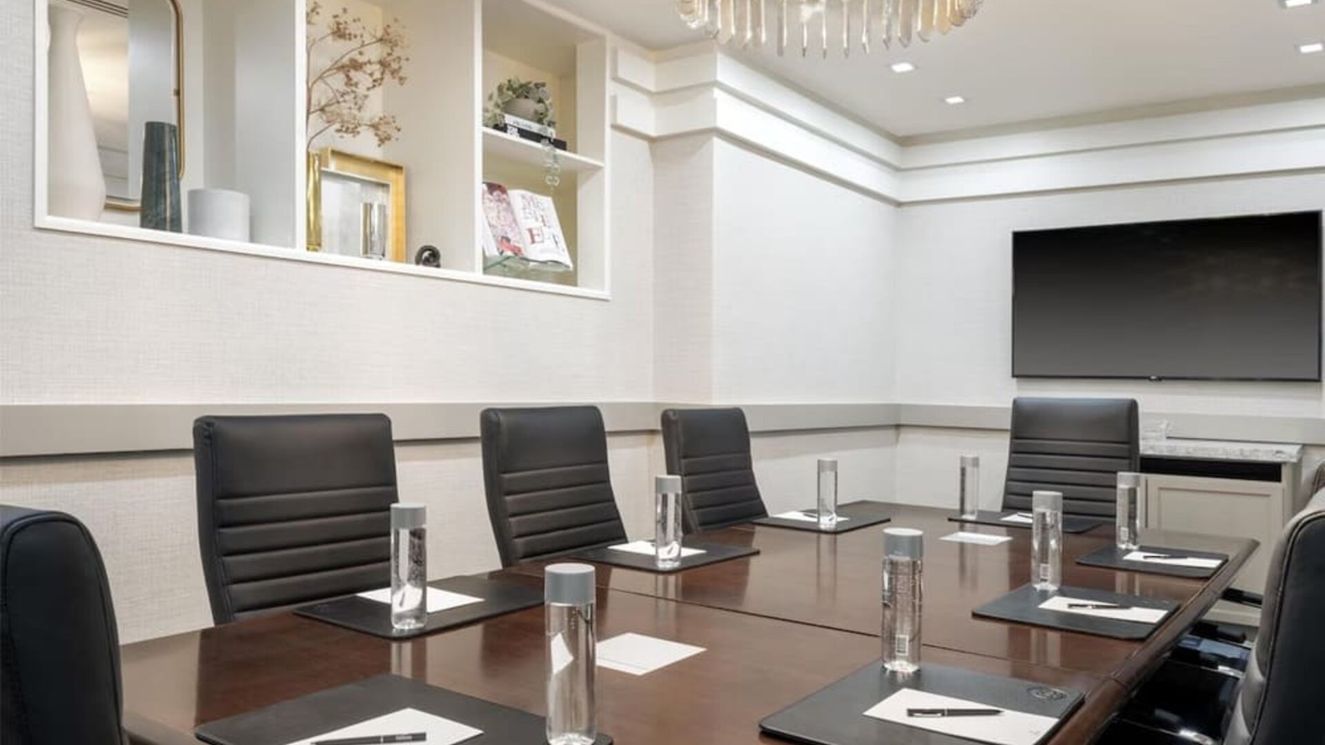 A boardroom-style meeting room within the Hilton Fashion District.