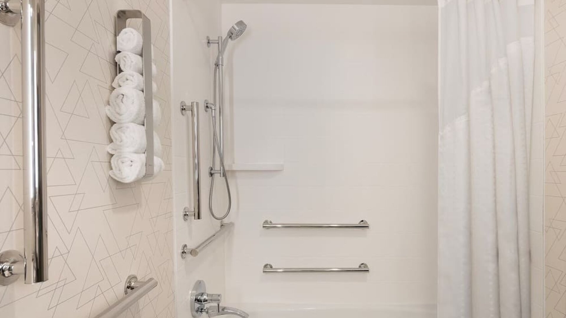 Guest bathroom with shower and tub at Holiday Inn Express New York City - Chelsea.