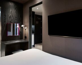Day room at Four Points Flex By Sheraton Birmingham Jewellery Quarter.