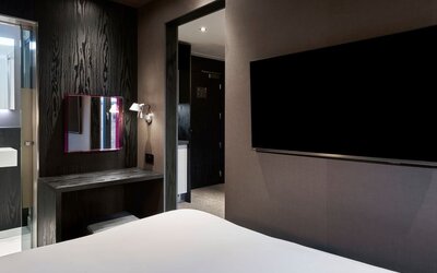 Day room at Four Points Flex By Sheraton Birmingham Jewellery Quarter.