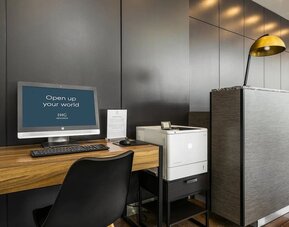 Business center available at Crowne Plaza Sydney Airport.
