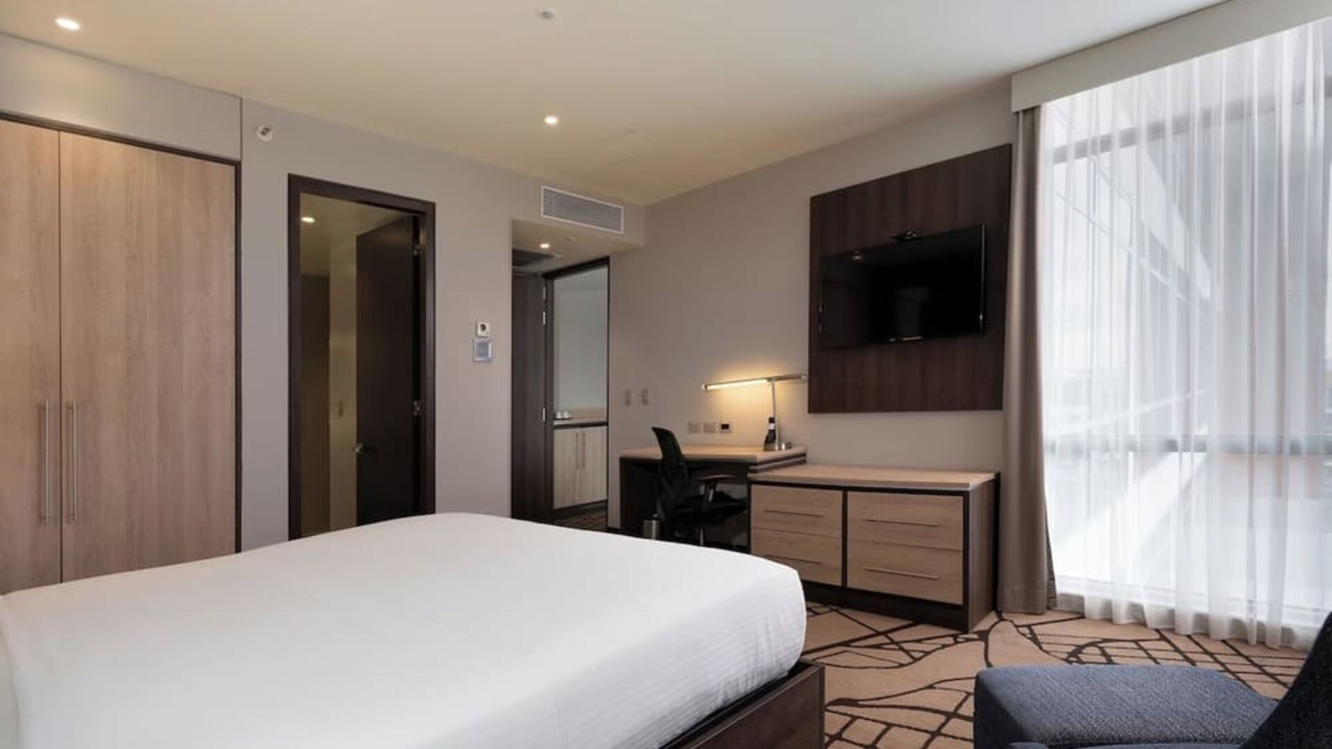 Amenities of day use room at Hilton Garden Inn Bogota Airport.