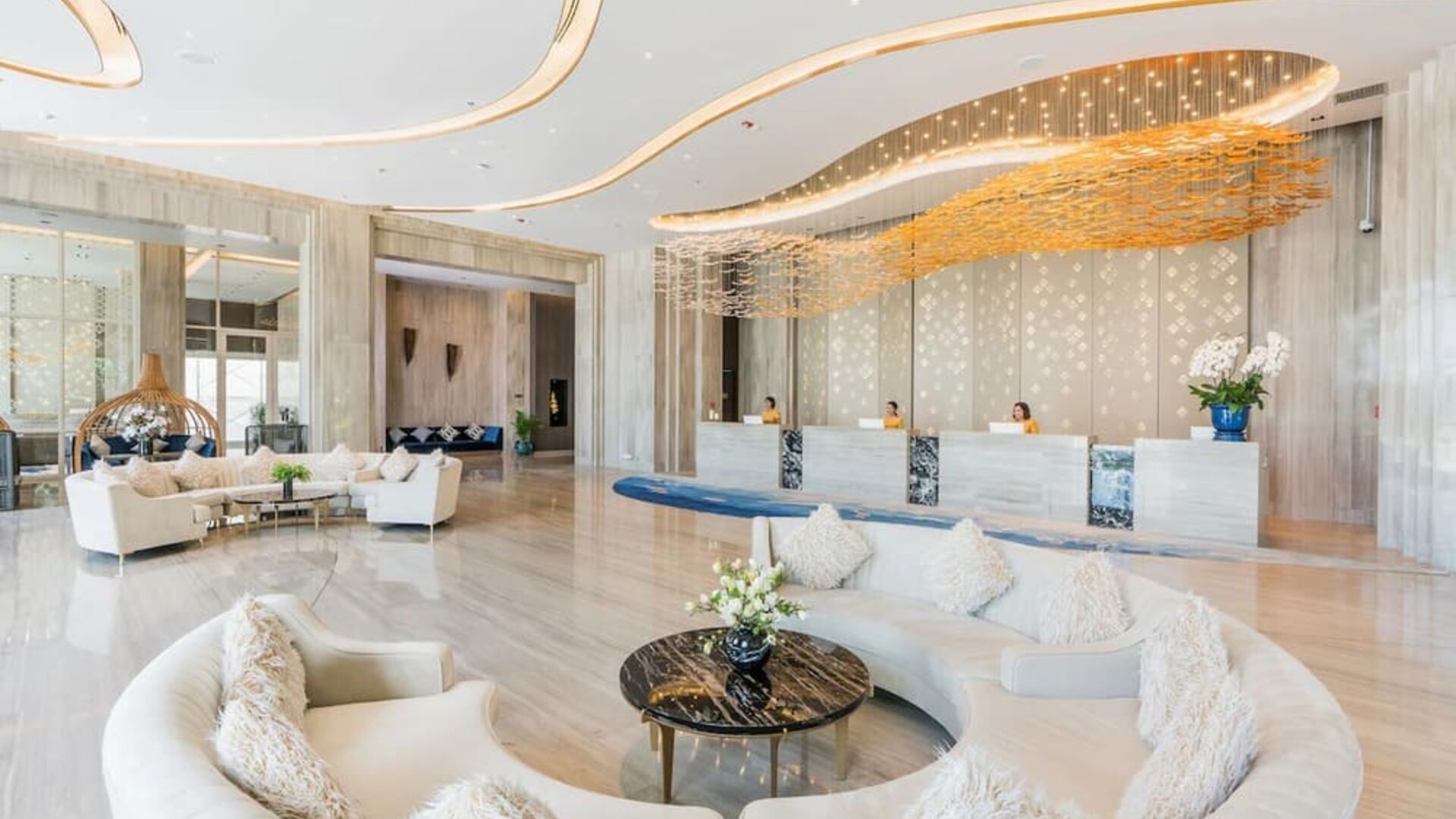 Lobby with comfortable seating at Divalux Resort & Spa Bangkok Suvarnabhumi Airport.