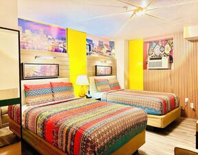 Day room with workspace at The Mt. Vernon Inn.