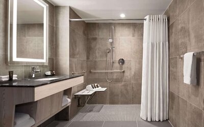 Bathroom with shower at Wingate By Wyndham New York Midtown South/5th Ave.