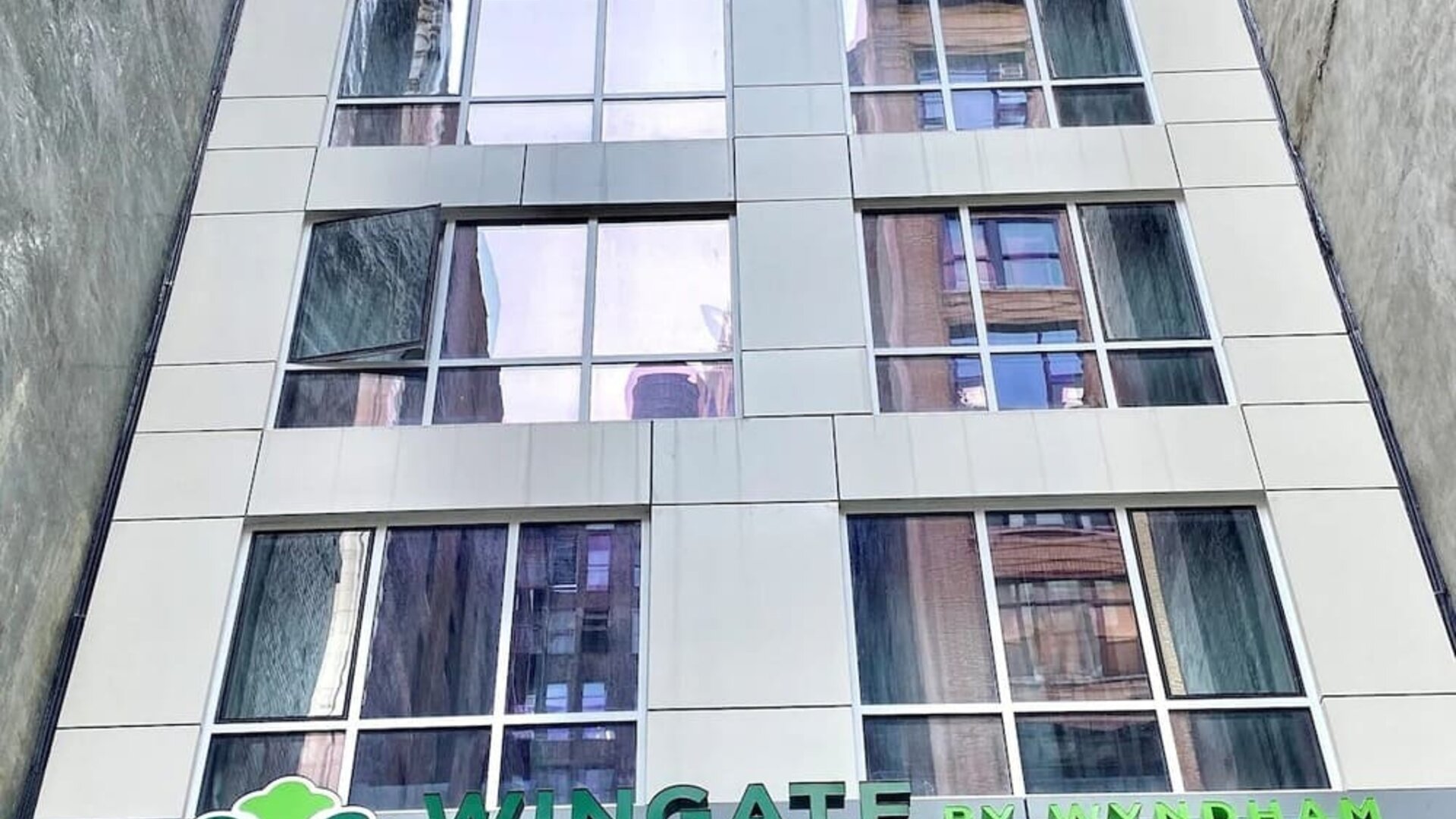 Exterior of Wingate By Wyndham New York Midtown South/5th Ave.