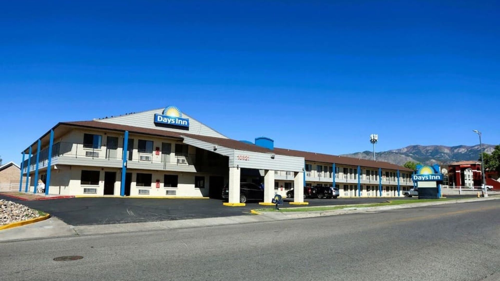 Exterior of Days Inn By Wyndham East Albuquerque.
