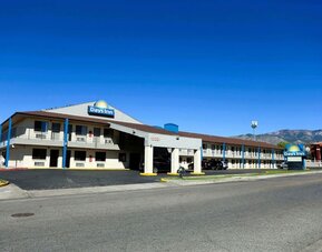 Exterior of Days Inn By Wyndham East Albuquerque.