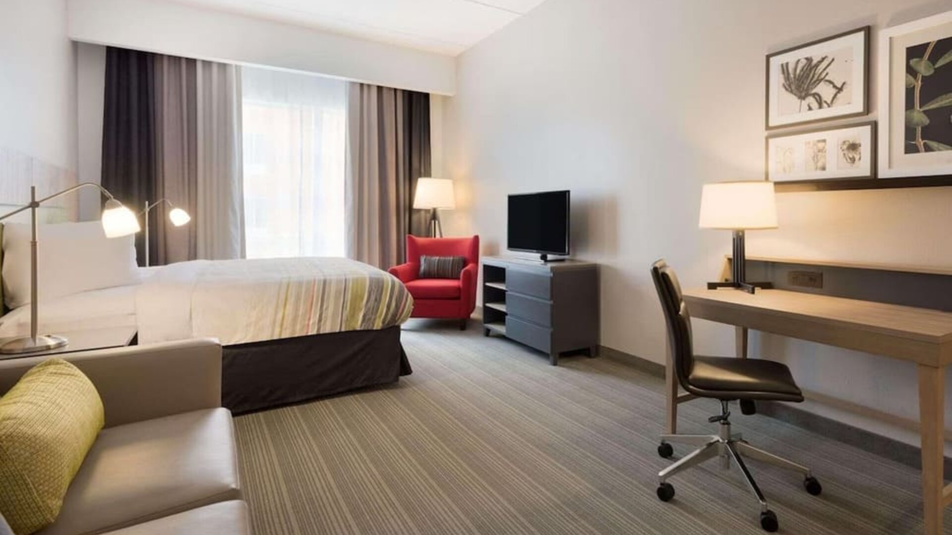 Day room with natural light and work space at Country Inn & Suites By Radisson, Katy - Houston West.