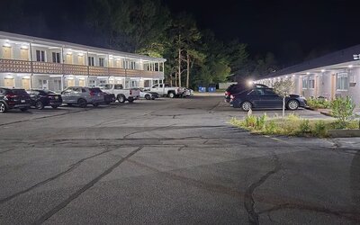 Exterior of Nashoba Valley Inn & Suit.