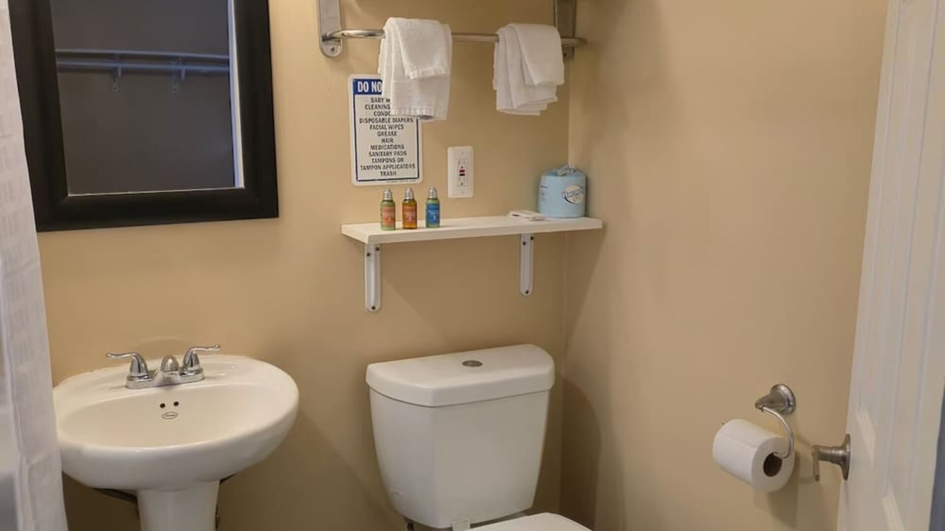 Bathroom at Nashoba Valley Inn & Suit.