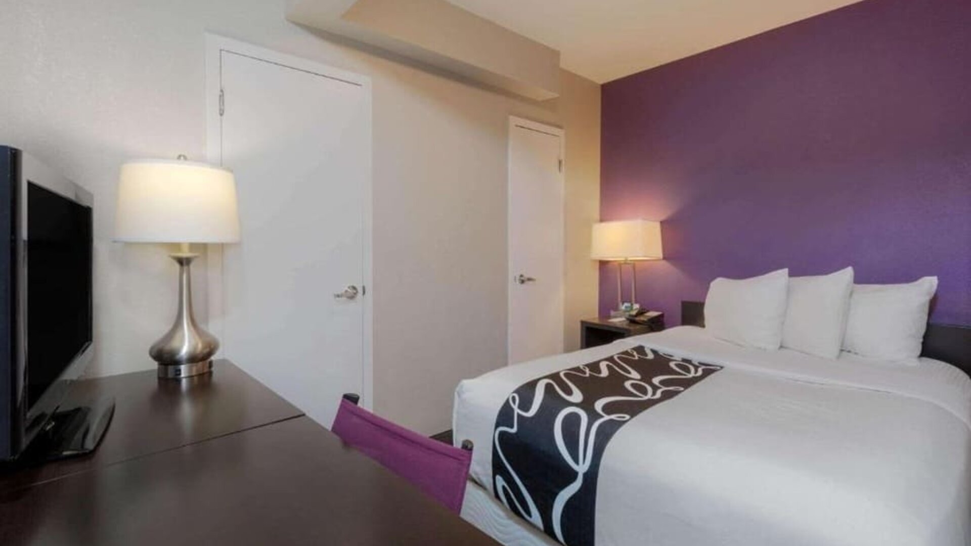 Day use room with work desk at La Quinta Inn & Suites By Wyndham New York City Central Park.