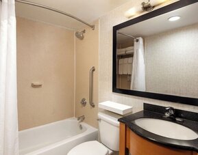 Bathroom with towels at Holiday Inn Express Times Square.