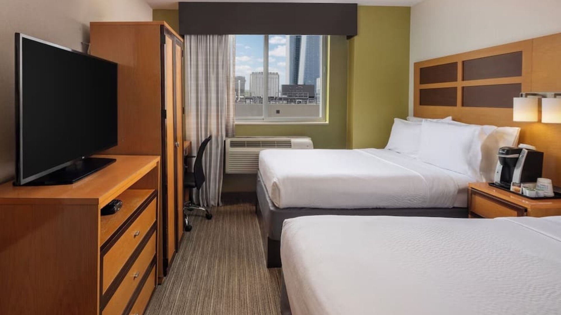 Day room at the Holiday Inn Express Times Square’s with workspace and a televison.