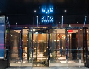 Exterior view of Aliz Hotel Times Square.