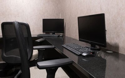 Business center at Aliz Hotel Times Square.