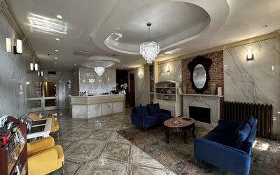 Reception at Da Vinci Hotel.