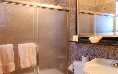 Bathroom at Da Vinci Hotel.
