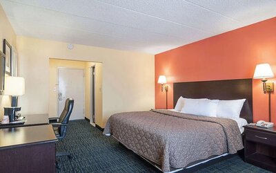 Day use room with work desk at Rodeway Inn Meadowlands.