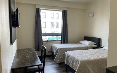 Day room with work space at Astoria Inn LaGuardia Hotel.