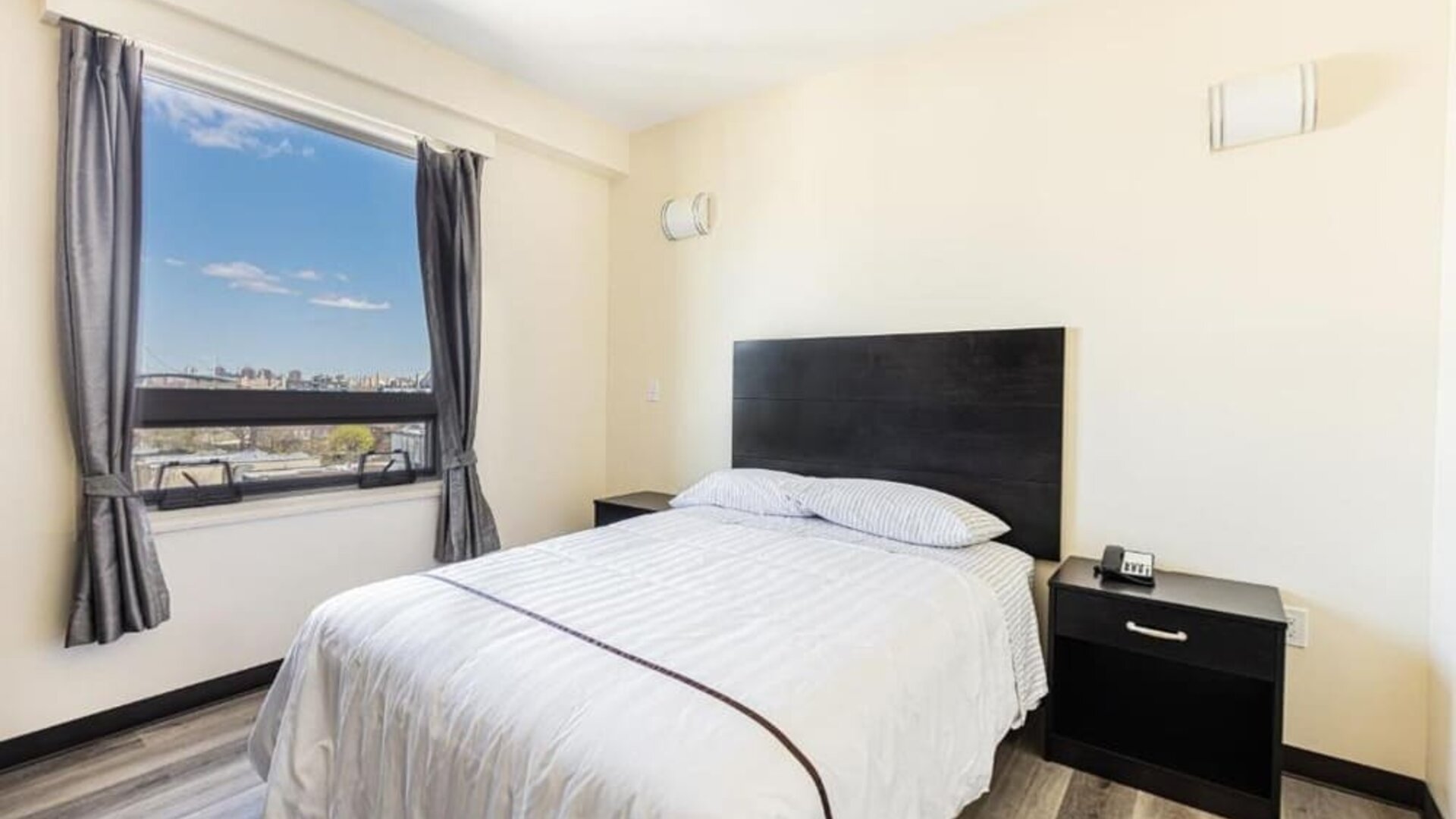 Day room at Astoria Inn LaGuardia Hotel.